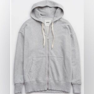 Aerie women’s light grey zip up jacket!
Size XS!